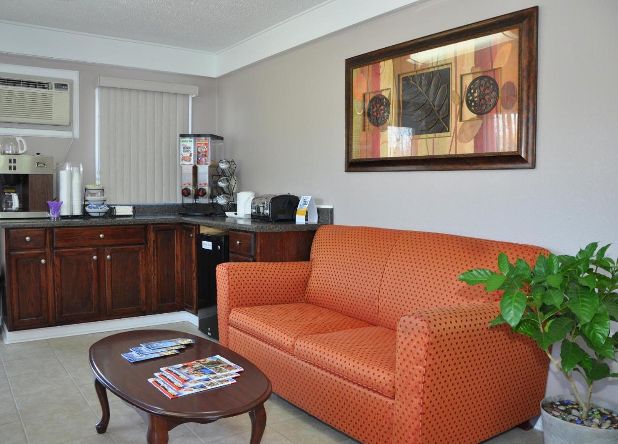 Merrimac Inn & Suites Уилямсбърг Екстериор снимка