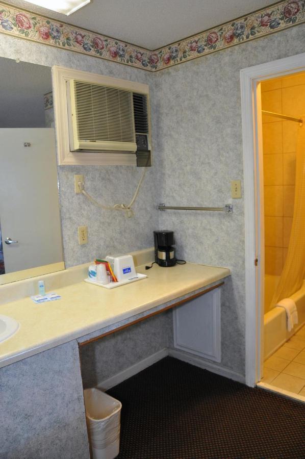 Merrimac Inn & Suites Уилямсбърг Екстериор снимка
