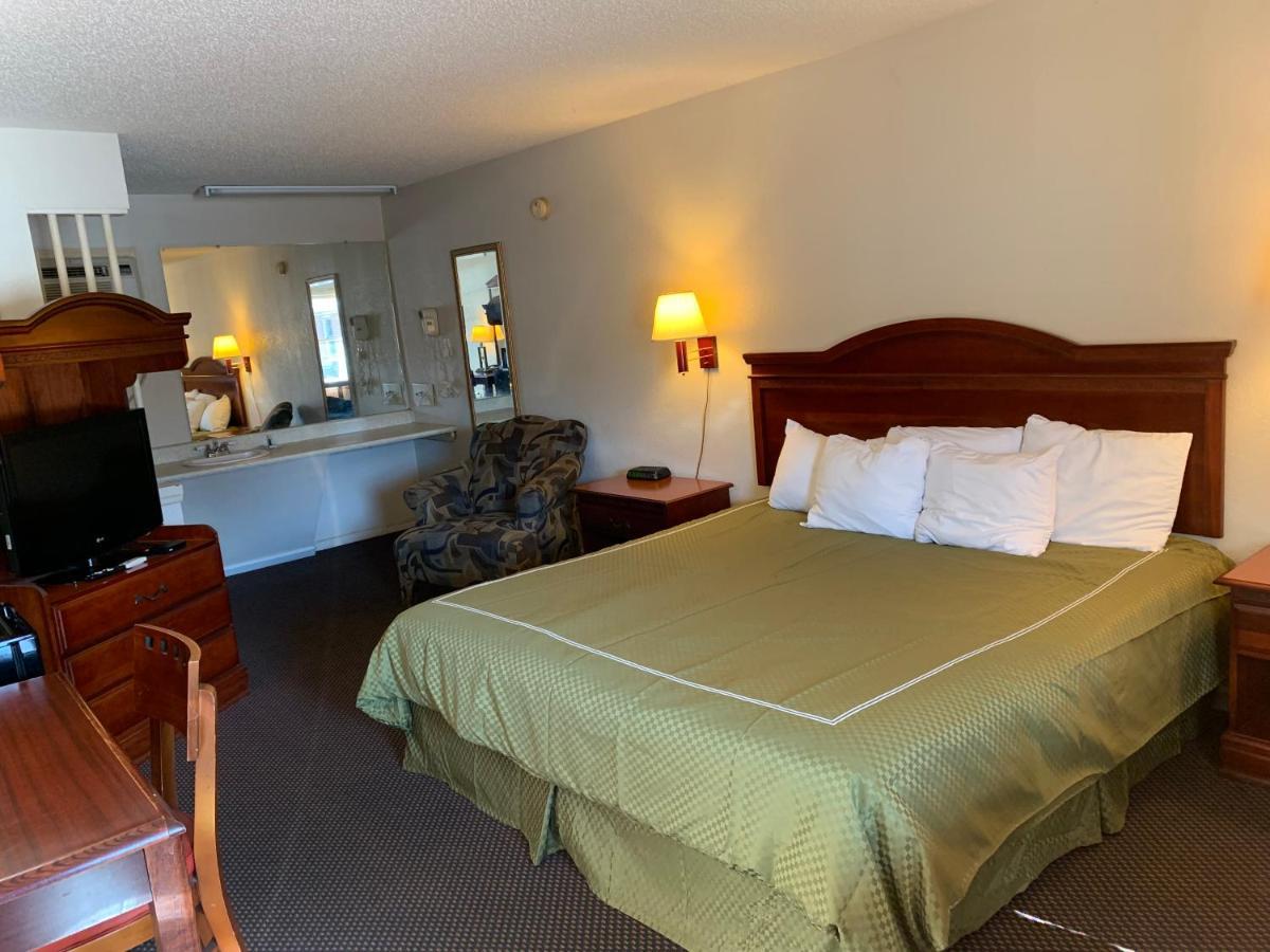 Merrimac Inn & Suites Уилямсбърг Екстериор снимка