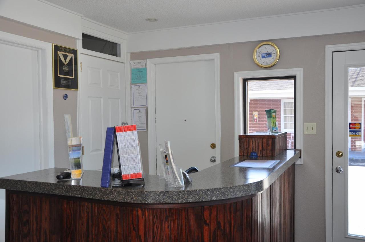 Merrimac Inn & Suites Уилямсбърг Екстериор снимка