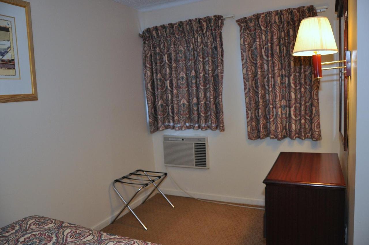 Merrimac Inn & Suites Уилямсбърг Екстериор снимка