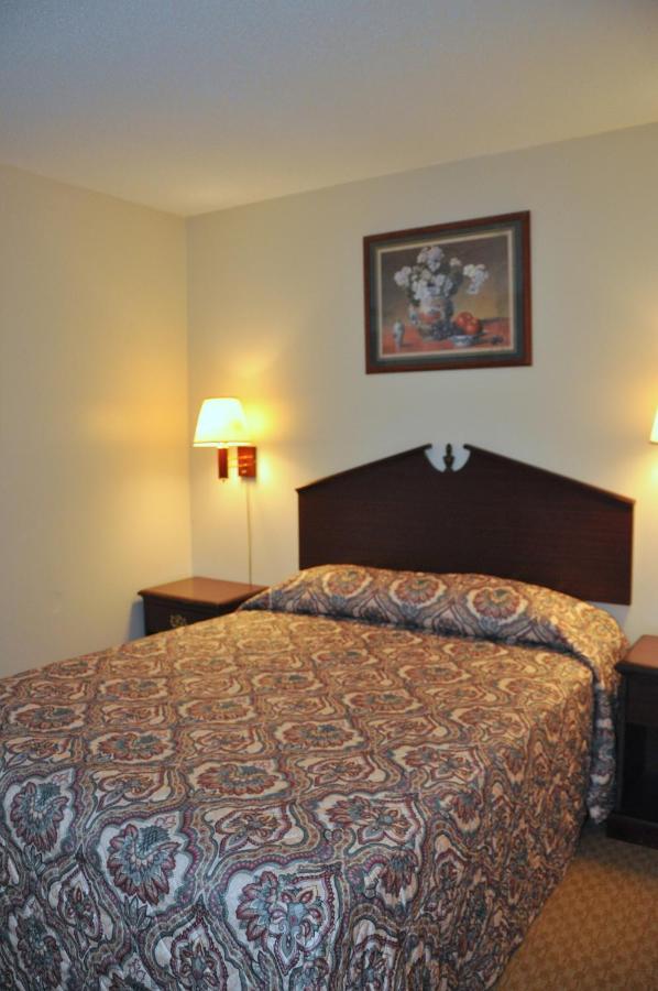 Merrimac Inn & Suites Уилямсбърг Екстериор снимка